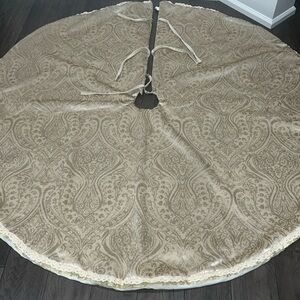 Elegant gold/ivory/champagne like velvety luxurious Christmas tree skirt